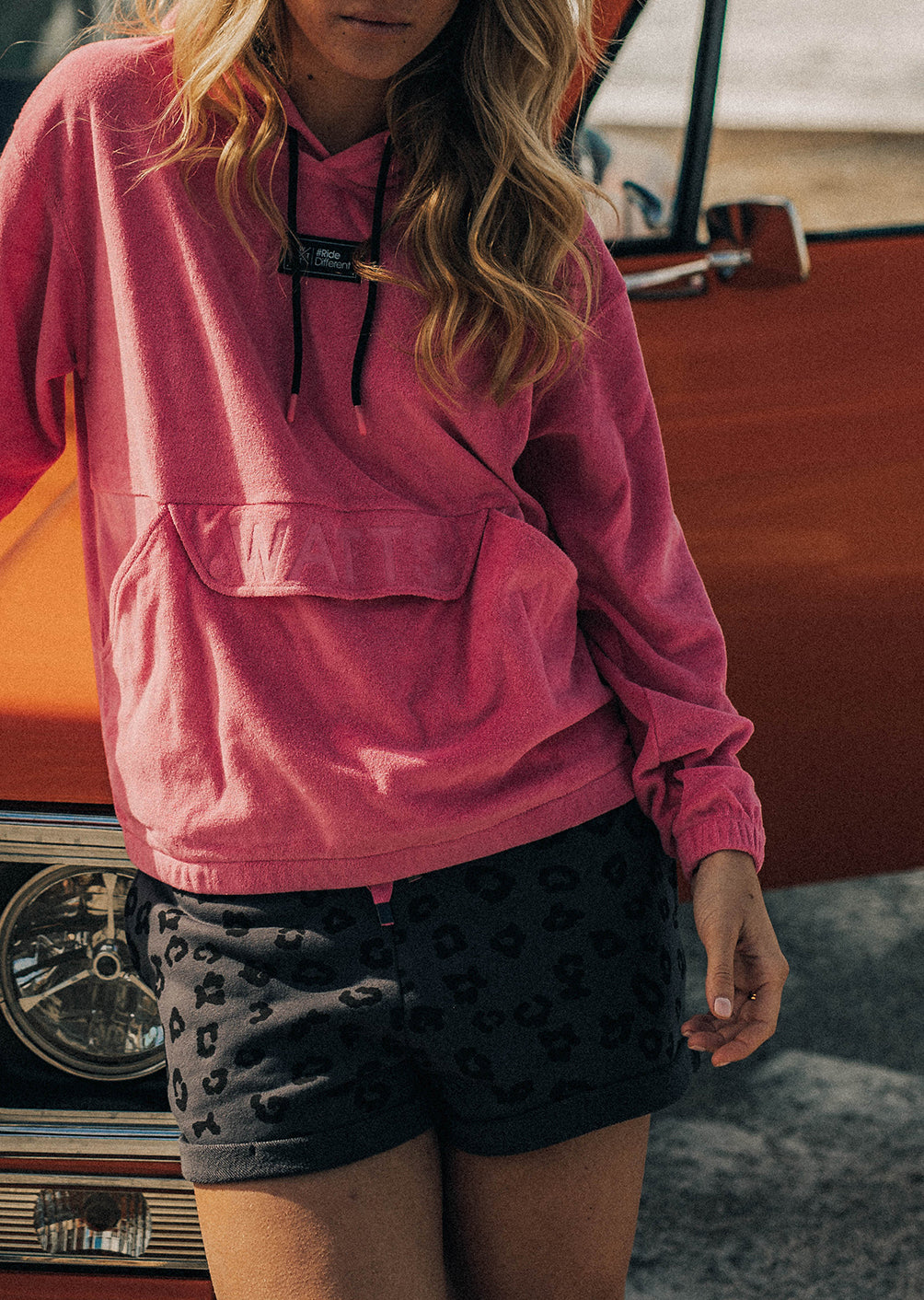 Short Noosa – Leopard Dunkles Eisen