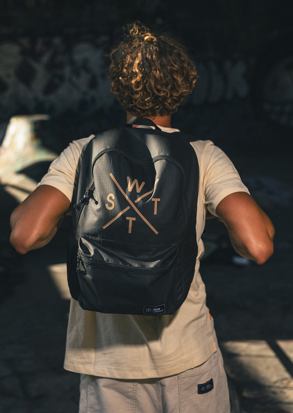 Großer Rucksack R-Pack – Schwarz und Braun