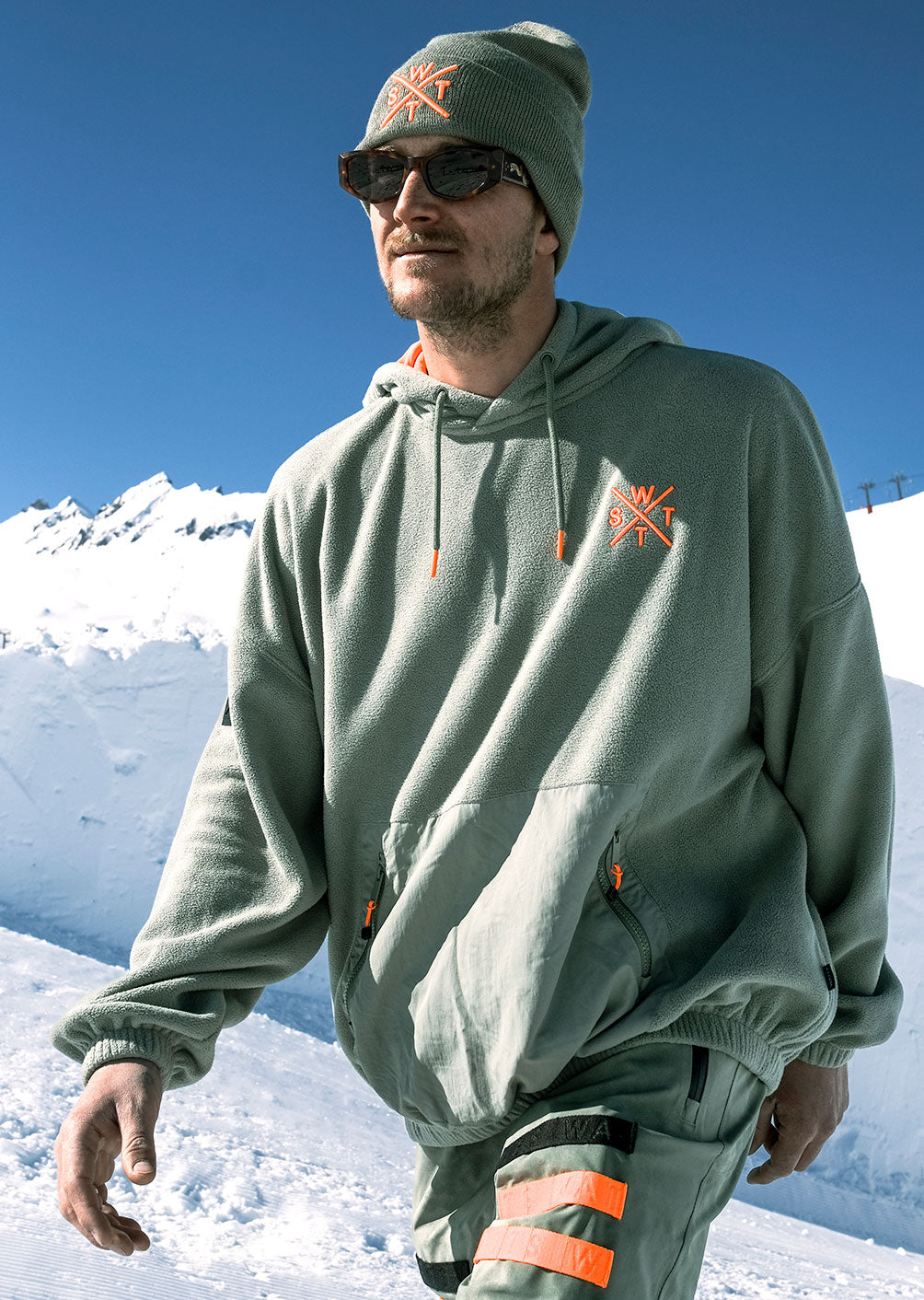 Play Hoodie - Olive