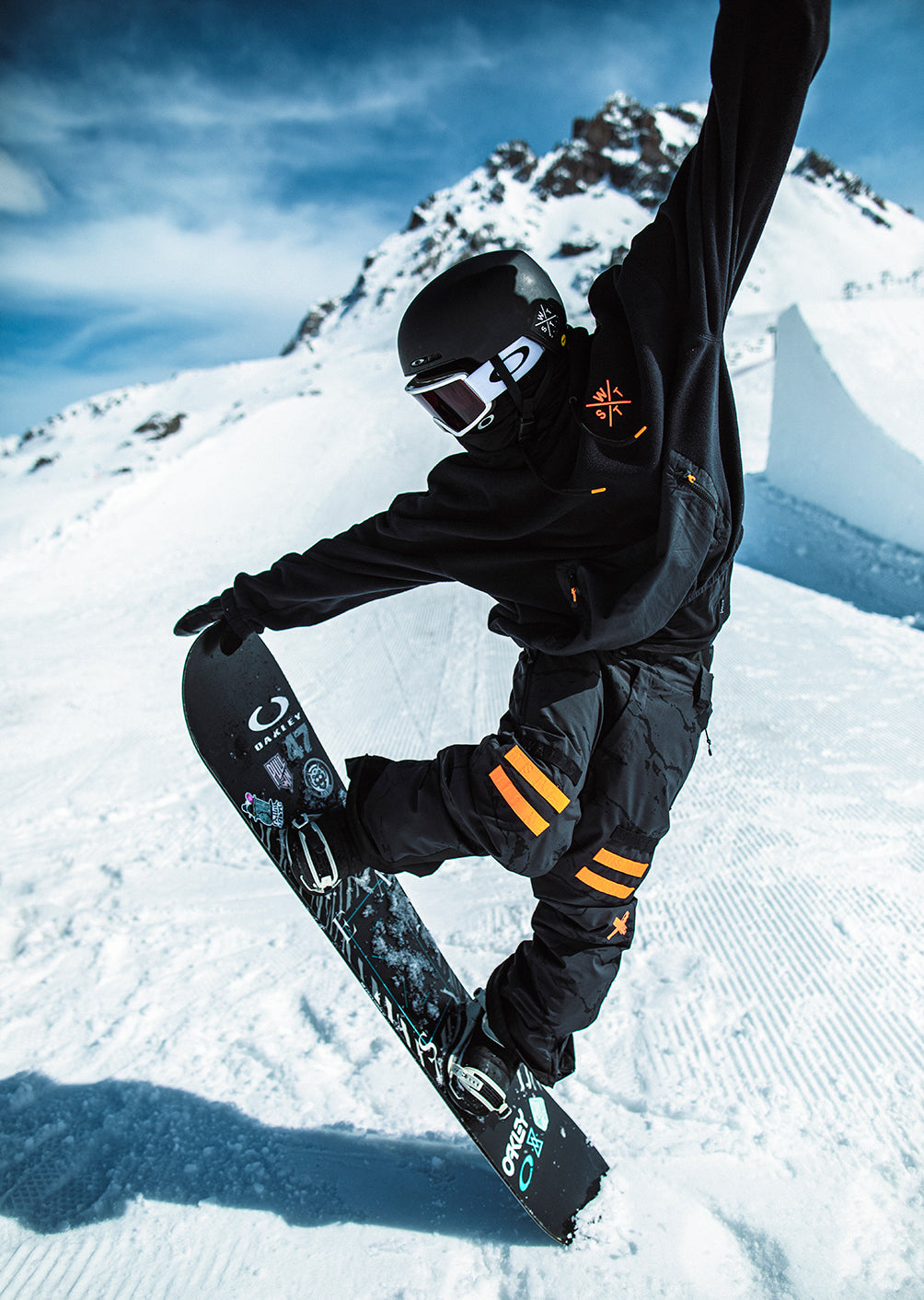 Kapuzenpullover Play – Schwarz und Neonorange