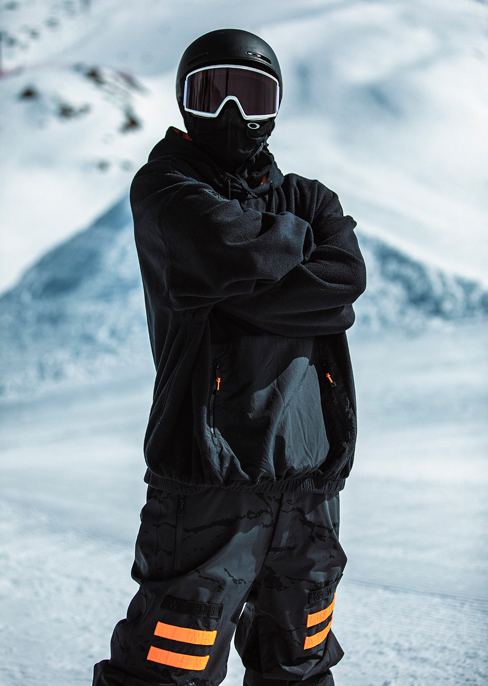 Kapuzenpullover Play – Schwarz und Neonorange