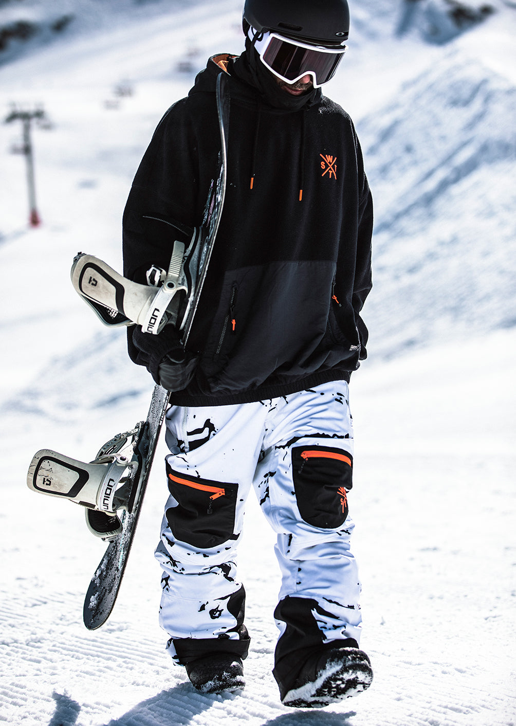 Kapuzenpullover Play – Schwarz und Neonorange